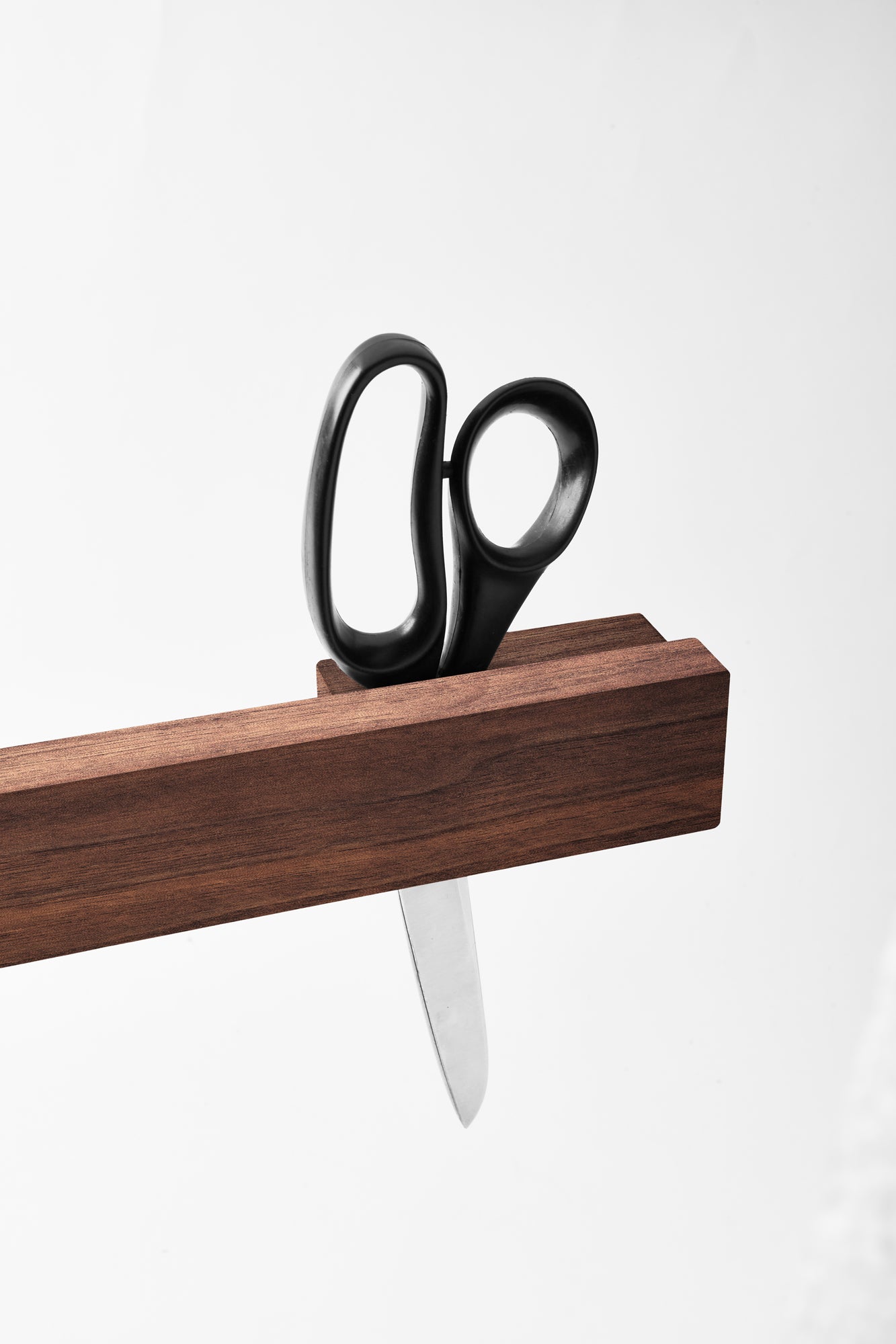 Starke Magnetleiste aus Walnuss